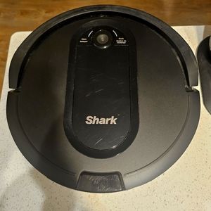 Shark IQ self docking with wifi room mapping